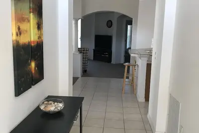 Image de Grand quartier à seulement 4 miles de Disney!