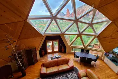 Image de Superbe retraite Sedona Geo Dome avec une vue impressionnante sur Red Rock!