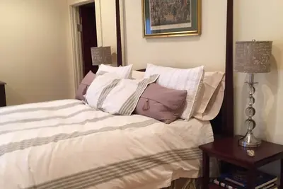 Image de Emplacement, beauté et parking gratuit sur Capitol Hill!