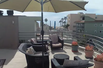 Image de 1833sf 3 bd 2 ba & 500sf superbe Oceandeck avec vue Ă 360 panaramic! Meilleure Valeur