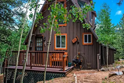 Image de Sept Dates disponibles! Cabane isolée pourtant proche de la ville, WiFi gratuit, de superbes vues!