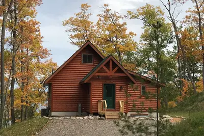 Image de Nouvelle maison de lac sur la chaîne des trois lacs - charme rustique avec confort moderne