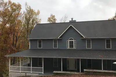 Image de Dates d'été encore disponibles - Amazing Lakefront Home w / Dock