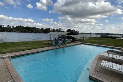 Image de Luxueux Waterfront Home - Piscine Sparkling * Bonne PÊCHE * COMMUNAUTÉ De Golf