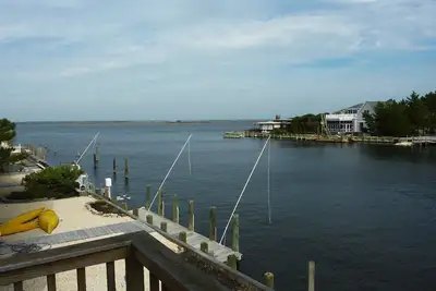 Image de Nouvelle liste! Harvey Cedars Waterfront 6 Bdrm Beach House w / Loft!