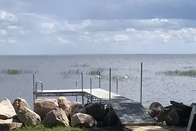 Image de Green Bay Waterfront Cottage. Grande retraite d'été. 25 minutes de Lambeau Field