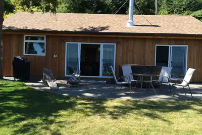 Image de Courtenay Walk-On Waterfront Cottage (B) à Udina Bay dans la vallée de Comox