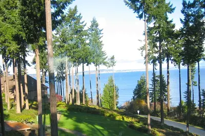 Image de 2 bd / 2 bth Penthouse Inlet / OceanView Condo dans Prestiges Gated Community Kala Pt.