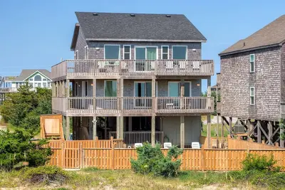 Image de Accueil Oceanfront délicieuse w / piscine d'eau salée, bain à remous, bar Tiki - Pas de la plage!