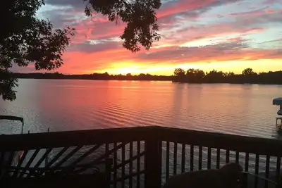 Image de Belle maison du lac sur le lac Morrison; Coldwaters North Chain of Lakes.