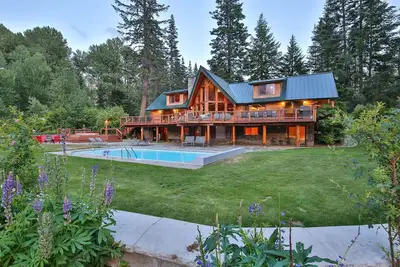 Image de Heaven Can Wait Lodge ~ Superbe Lodge sur 12 acres de bord de rivière