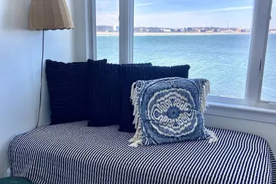 Image de Oceanfront spectaculaire près de Boston, Salem et l'aéroport de Logan