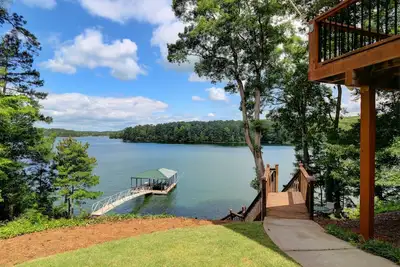 Image de Lake Allatoona Vacation Home, Best Views, et directement sur l'eau.