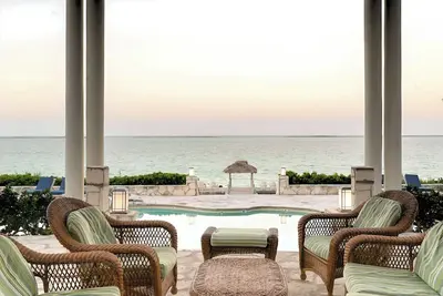 Image de Kettlestone Luxury Villa - Unique bord de l'océan avec Bord de mer Piscine & Dock