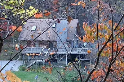 Image de Isolement sur 46 acres privés - Maison confortable en bois rond