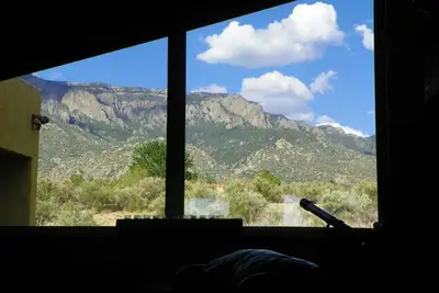 Casa Sandia Peak. Vue dégagée sur la montagne / le tramway. Serenity-Wildlife-Pets Ok.