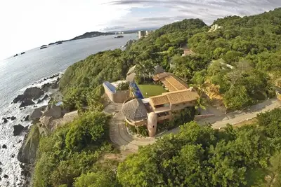Image de Résidence luxueuse et familiale avec une vue illimitée sur l'océan Pacifique!
