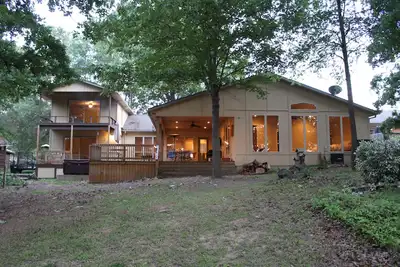 Image de Lake Eufaula Longtown Waterfront maison avec quai privé, 4 Br plus loft; 3. 5 salles de bain