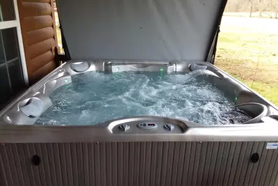 Image de Nouveau Hot Tub! River Front & Mountain View Cabin, Tube, Fish, Pool, Près de Helen