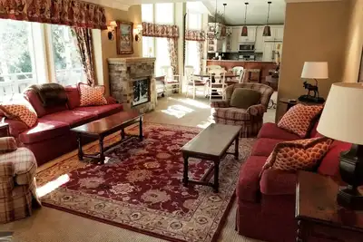 Image de Super endroit! Dans Heart Village Deck Parking Walk to Everything