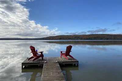 Image de Droit sur l'eau. . Super baignade, couchers de soleil et vie au bord du lac!