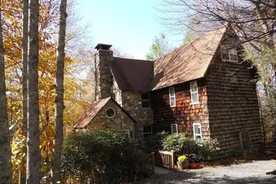 Image de Maison en bois rond originale et confortable dans les montagnes de Caroline du Nord!