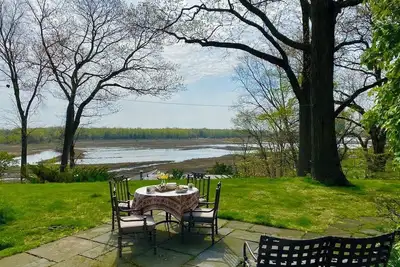 Image de Maison de designer dans une plage privée / tennis / port.