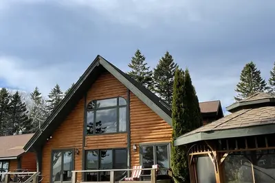Image de Majestic Log Home sur 400 pieds de la façade du lac Michigan.