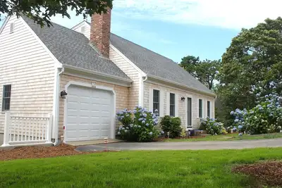 Image de Courte distance de marche de la plage de Clean, Beautiful 3br / 2ba Home!