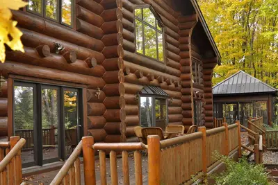 Image de Maison en rondins entièrement meublée dans l'une des dernières zones sauvages du nord du Wisconsin
