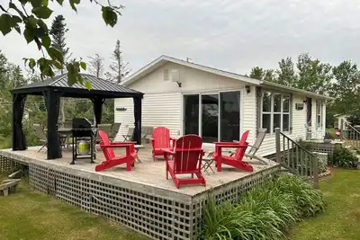 Image de Lakeside Beach Cottage \"Salty Shores\"