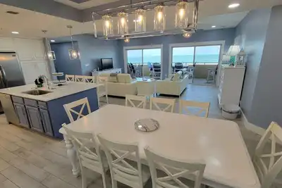 Image de DeSoto Beach Club Unit 210 - Ocean Front - Piscine - Free Wi-Fi