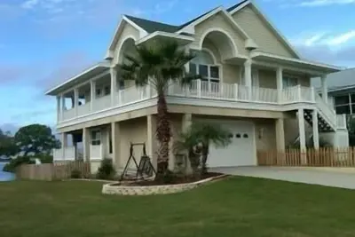 Image de Superbe maison de style Waterfront Key West avec des vues exceptionnelles