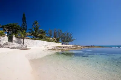 Image de Seven Seas Jamaica - Villa luxueuse sur la plage avec 4 chambres Ă Ocho Rios - Staff Inc