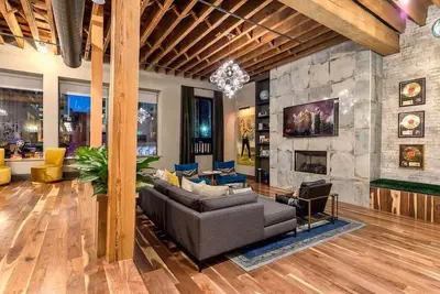 Image de Du centre-ville - 3 Br Walk to Everything! Producteurs Loft- Imprimantes Alley Lofts