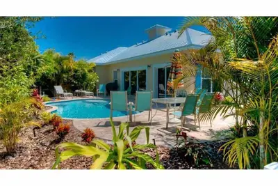 Image de Coastal Cottage Sur Holmes Beach Avec piscine privée chauffée!