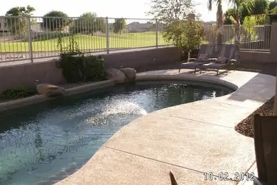 Image de Pour toute la famille d'accueil avec piscine chauffée / Refroidies Situé sur un terrain de golf