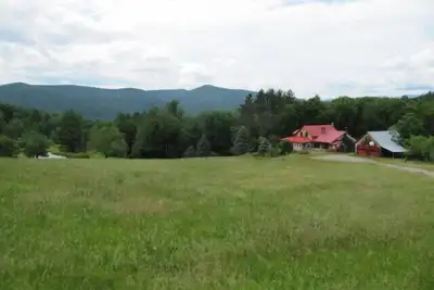 Image de Spacieuse maison de 13 chambres au pied du côté est des Green Mountains du Vermont
