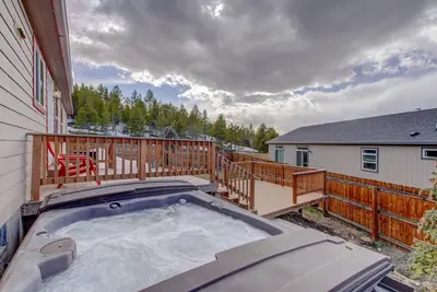 Image de Josephine House - Pet Friendly-15 Min à Ski Cooper avec Hot Tub!