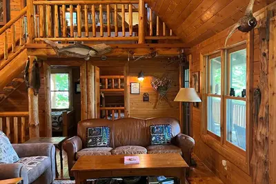 Image de Lakefront Luxury Lodge / Cabin, valeur exceptionnelle avec plage isolée, superbes vues!