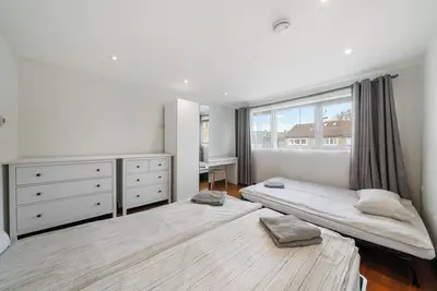 Image de Superbes grandes centrales 4br Maison & Jardin, minutes de Waterloo et sites touristiques