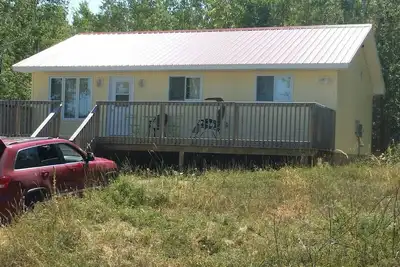 Image de Beau cottage de 3 chambres dans un cadre boisé, à 1 km de l'accès à l'eau.