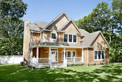 Image de Sag Harbor Luxury Home, piscine chauffée, à pied de la plage privée, à pied du village