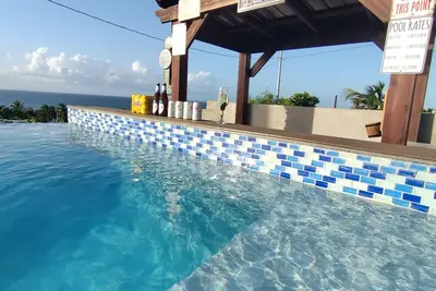 Image de Spectaculaire maison avec piscine jusqu'à 21 à côté de la BioBay et des plages! Vieques!