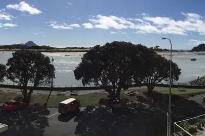 Image de Waru: Whakatane Waterfront Apartment, reposant et exaltant