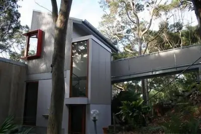 Image de Comeback House - dans les arbres