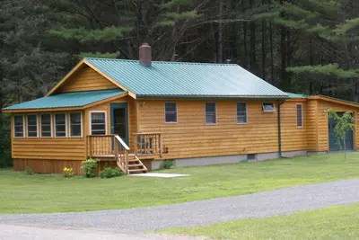 Image de Neige amusante en hiver dans les Adirondacks - Ski, motoneige, randonnée pédestre ou R&R. . .