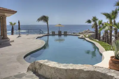 Image de À quelques pas de la plage, The Perfect Cabo Villa vous attend.