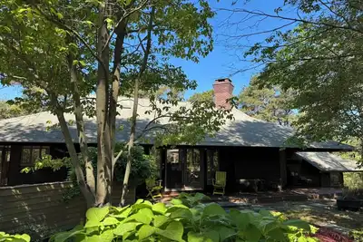 Image de Gemme moderniste climatisé et spacieux: idéal pour des vacances multigénérationnelles.