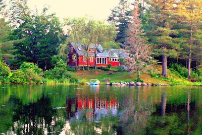 Image de Ancienne ferme magnifiquement rénovée sur un lac vierge.